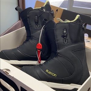 Burton Mint Womens Snowboard Boots.
